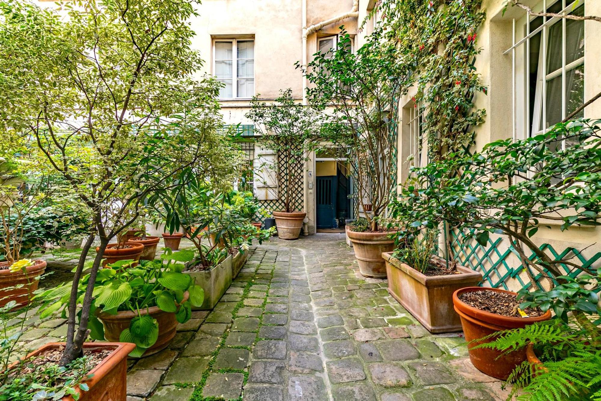 Appartamento Design And Quiet On Wooded Courtyard ! *